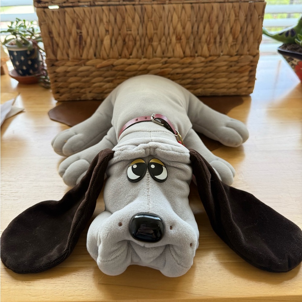 Vintage 1985 Gray Pound Puppy
